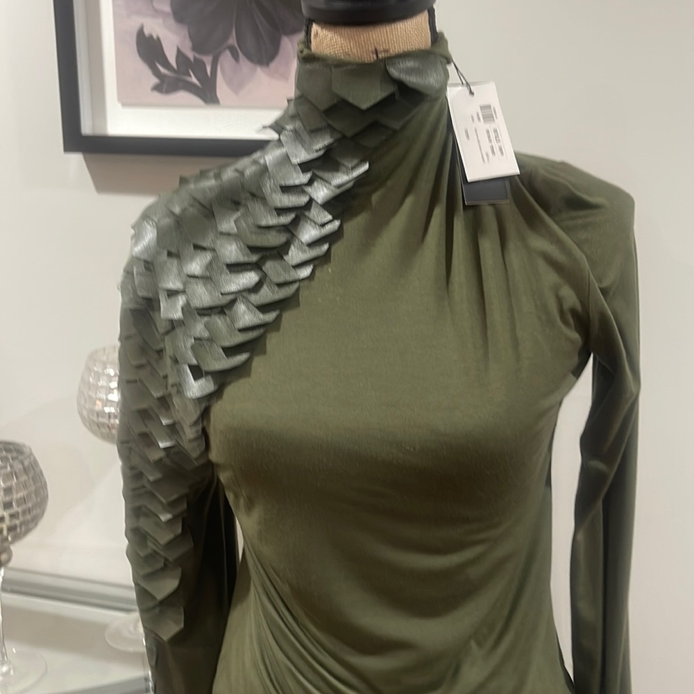 Very cool top with the scale affect